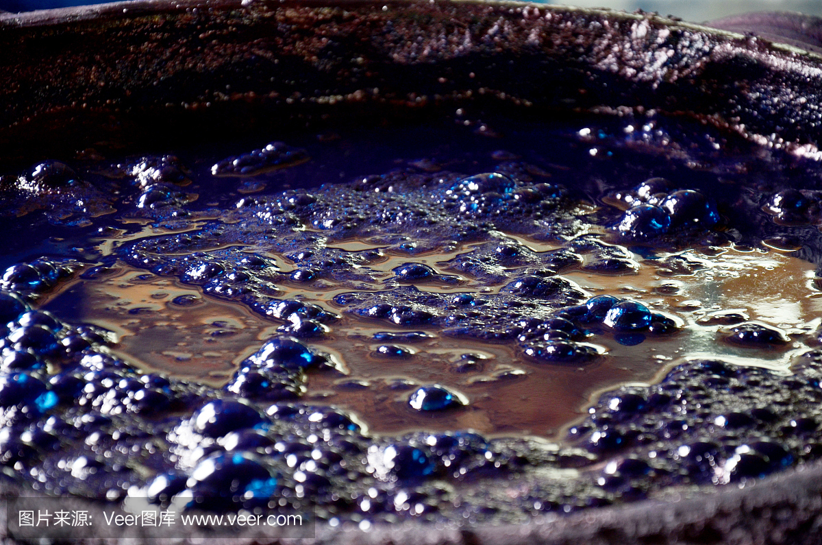 化学和液体染料毛洪颜色在锅